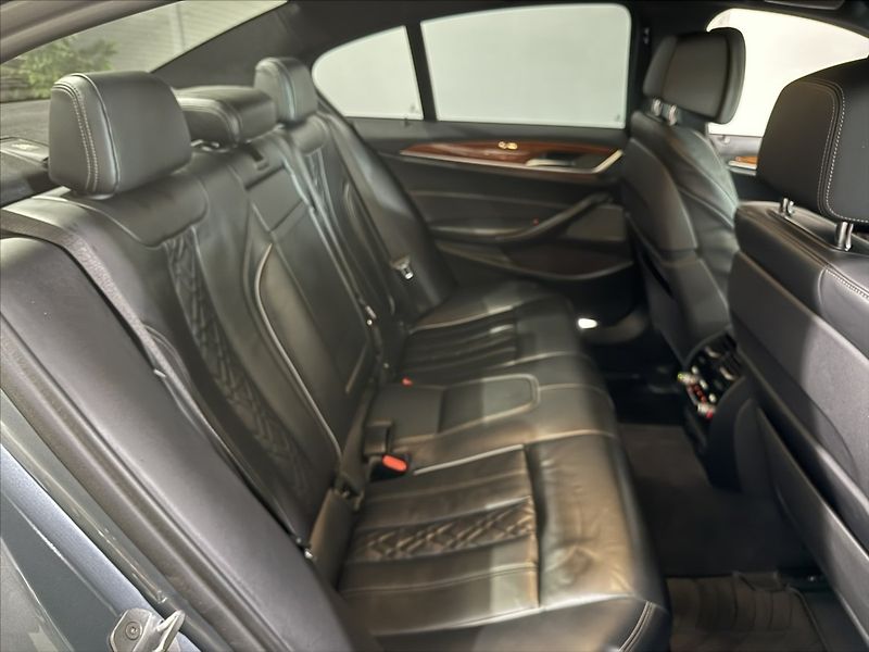 BMW Řada 5 3,0   540i LUXURY M-PAKET HARM - fotka 27 z 40