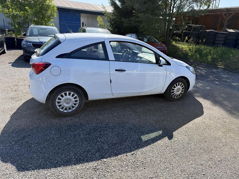 Opel Corsa 1.2i 51KW - fotka 7 z 19