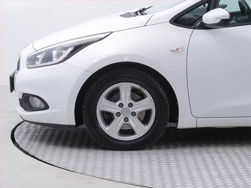 Kia Ceed (2013) 1.6 GDI, Tempomat - fotka 14 z 18