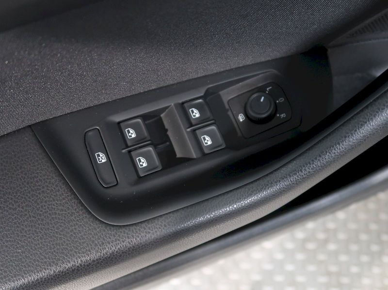 Volkswagen Passat (2022) BUSINESS PREMIUM 2.0TDI 110KW - fotka 36 z 38