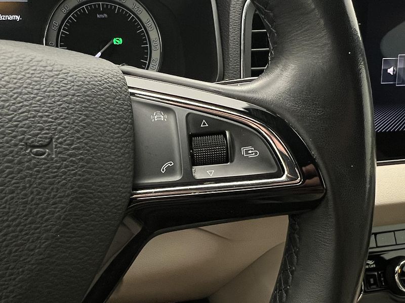 Škoda Karoq 1.5 TSI STYLE AUT CZ - fotka 24 z 44