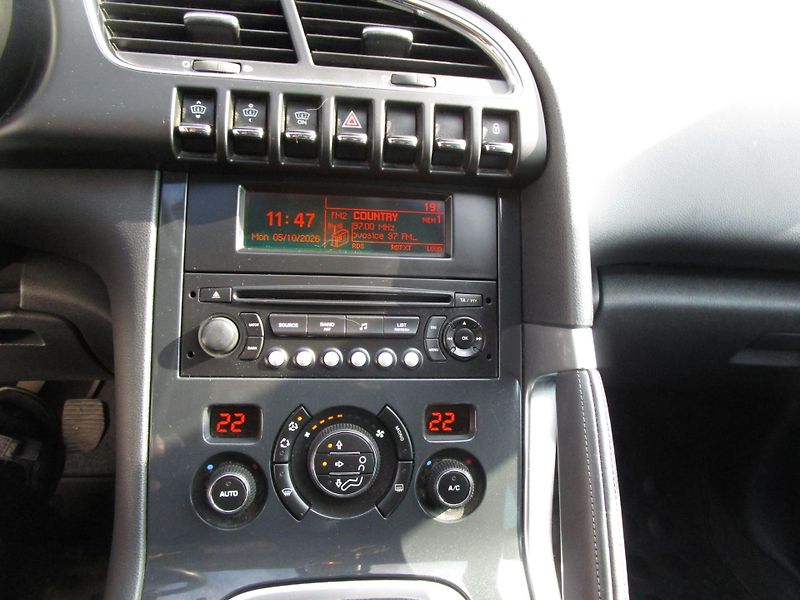 Peugeot 3008 1,6-115KW-NOVÉ KOTOUČE+BATERIE - fotka 11 z 15
