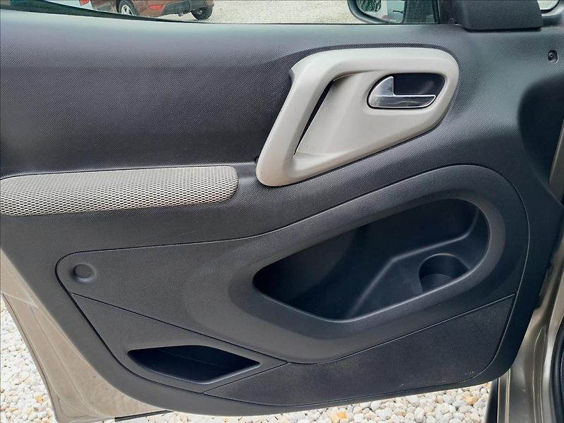 Citroën Berlingo 1,6 HDI 84kW - fotka 18 z 42