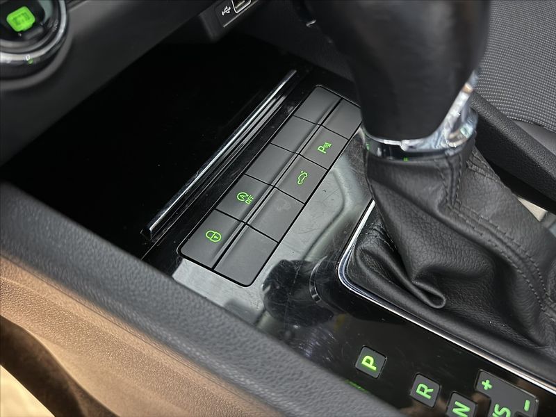 Škoda Octavia 1,6   TDI DSG STYLE+ VIRTU ACC - fotka 23 z 43