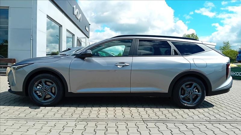 Kia K4 1,6 T-GDi SW 7DCT EXCLUSIVE 11 - fotka 6 z 10