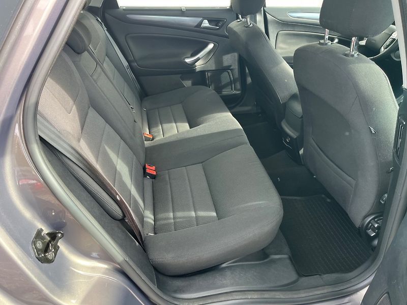 Ford Mondeo (2011) 2.0 TDCi - fotka 12 z 20