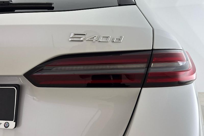 BMW Řada 5 540d xDrive Touring - fotka 4 z 17