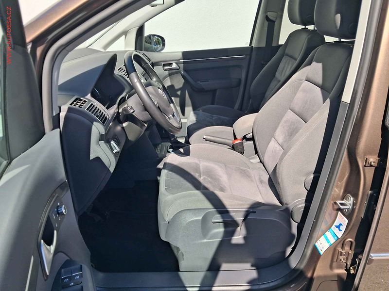 Volkswagen Touran (2012) 1.4 TSi, Highline, DSG - fotka 9 z 19