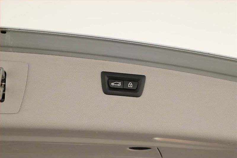 BMW Řada 3 (2017) 318 d, Automat, Tempomat - fotka 18 z 20
