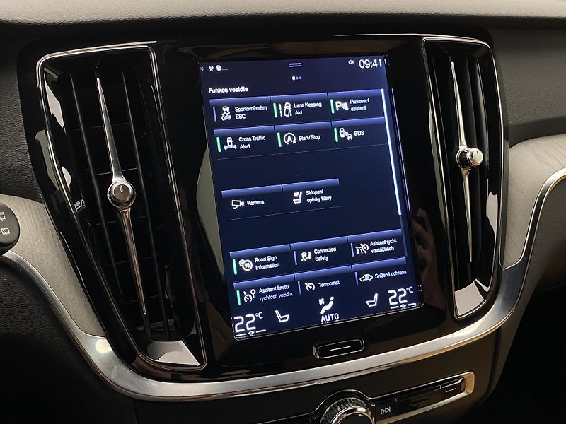 Volvo V60 D4 AWD INSCRIPTION REZERVACE - fotka 38 z 46