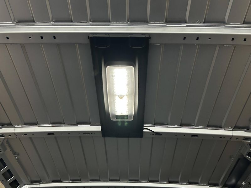 Peugeot Boxer (2025) 3300 L2H2  2,2 BlueHDi MAN6 - fotka 12 z 28