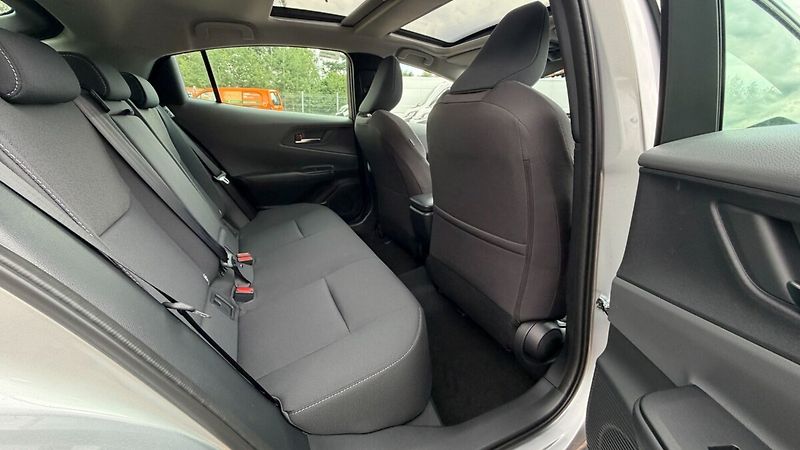 Toyota Prius PHEV Prestige dodání září - fotka 10 z 18