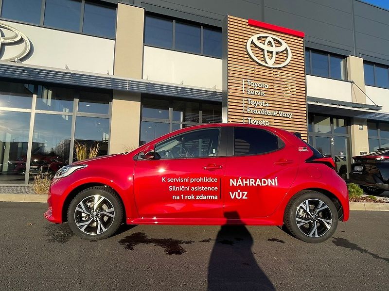 Toyota Yaris 1.5 Hybrid 116k automat Style - fotka 2 z 28