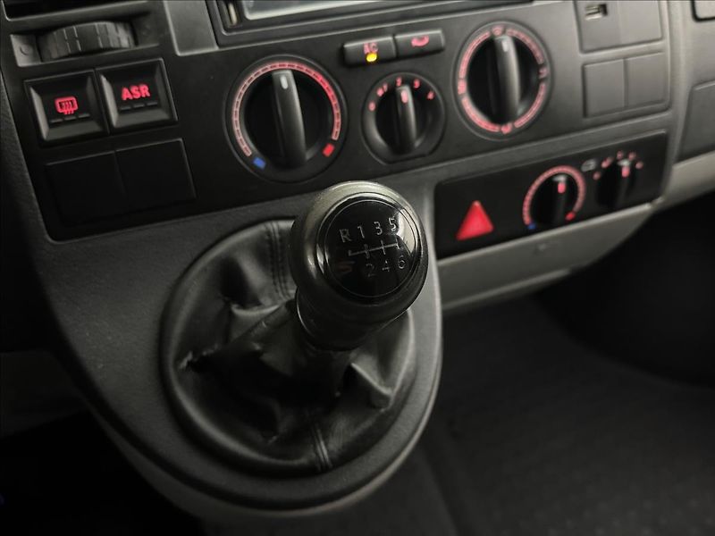 Volkswagen Transporter 2,5 TDi 128kW 6-MÍST SERVIS TZ - fotka 15 z 26