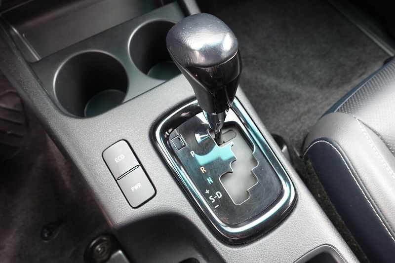Toyota Hilux 2,8 D4-D Invincible Sport A/T - fotka 19 z 34