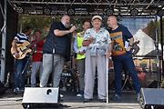 Ze startu XIV. Slánského okruhu - průjezd Londou.