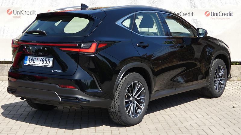 Lexus NX 350h 2.5 E-CVT Comfort Top - fotka 3 z 24