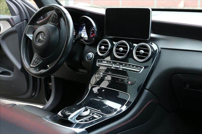 Mercedes-Benz GLC 3,0 43 AMG, Automat, Tažné - fotka 45 z 61
