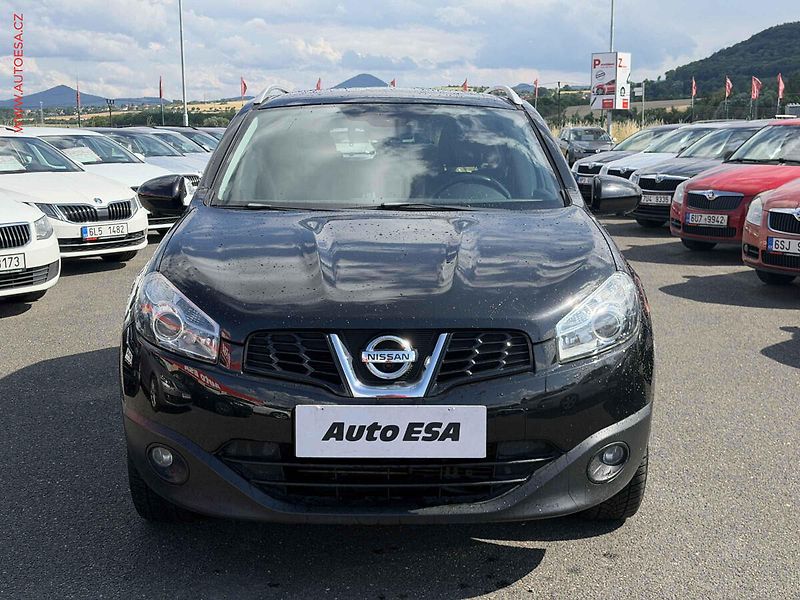 Nissan Qashqai (2012) 2.0 16V, AT, tempo, panor - fotka 2 z 16