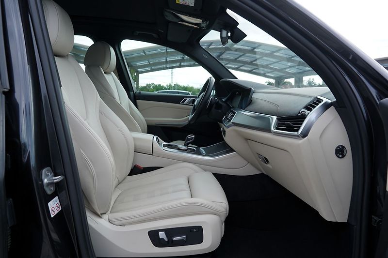 BMW X5 40i xDrive/340 PS/tažné/panora - fotka 31 z 47
