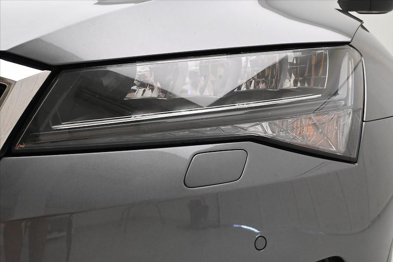 Škoda Superb 2,0 TDI 110 kW DSG Style Záruk - fotka 28 z 30