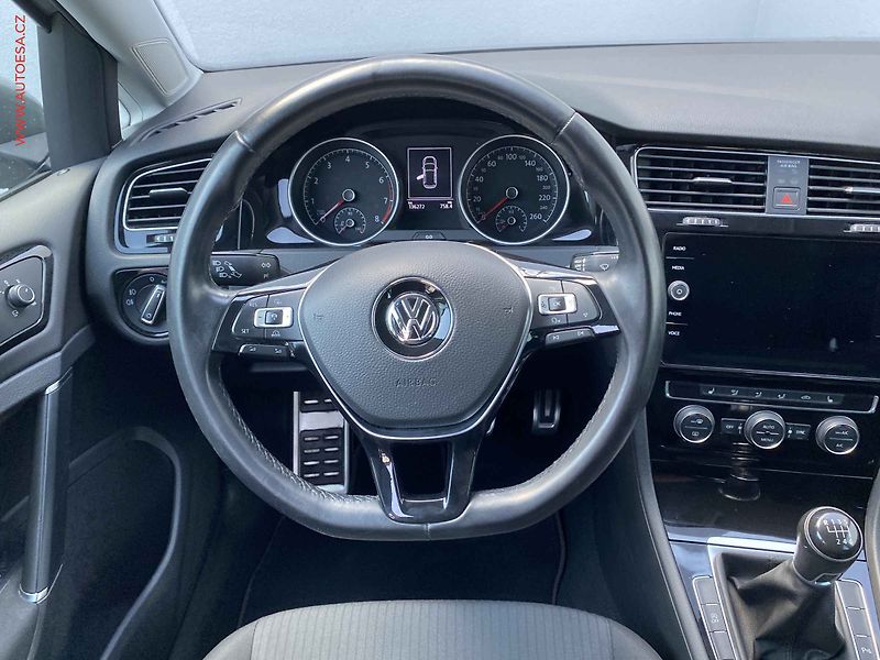 Volkswagen Golf (2017) 1.0 TSi, Sound, navi - fotka 11 z 17
