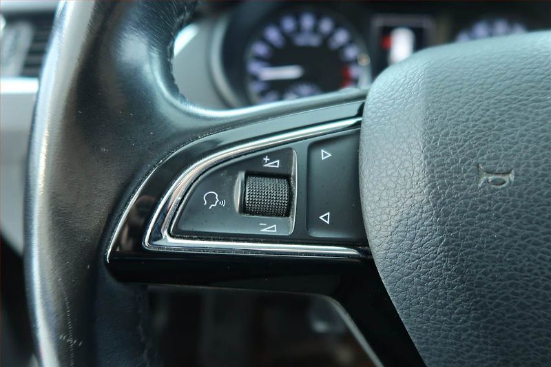 Škoda Octavia (2016) 1.6 TDI, Automat, Navi, Xenony - fotka 17 z 25