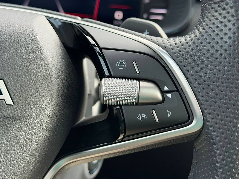 Škoda Kamiq Monte Carlo 1,0 TSI 85 kW 7° D - fotka 33 z 42