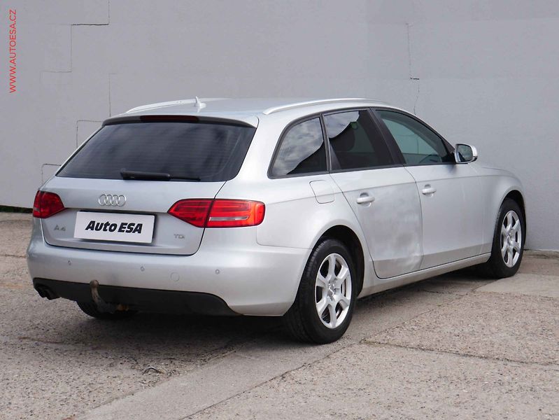 Audi A4 (2011) 2.0 TDI, AT, autoAC - fotka 6 z 16
