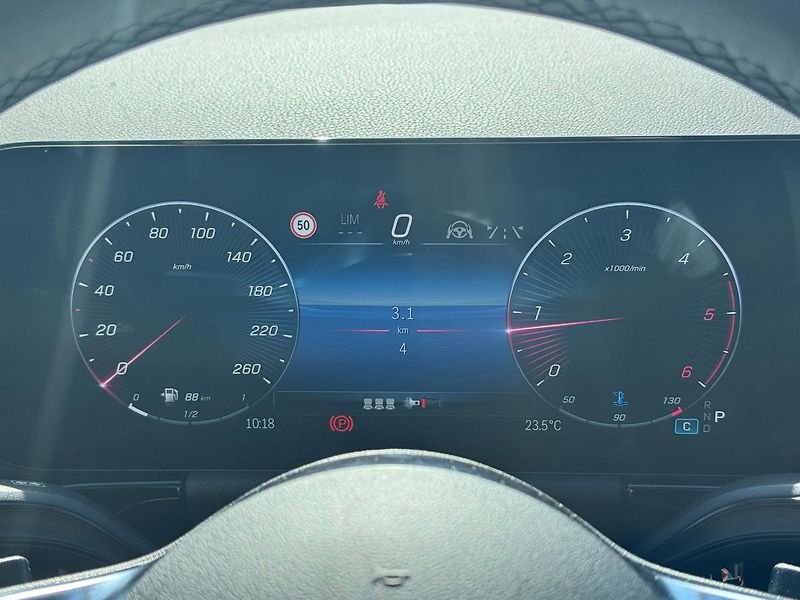 Mercedes-Benz GLA (2024) 200 d 4MATIC - fotka 14 z 31