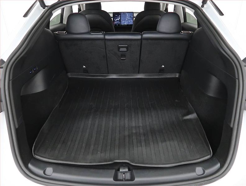 Tesla Model Y (2022) Long Range AWD 79kWh, SoH 93% - fotka 13 z 33