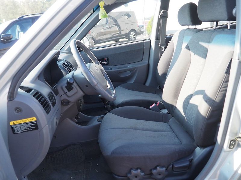 Hyundai Accent (2006) 1.4i, 63kW, AC - fotka 11 z 29