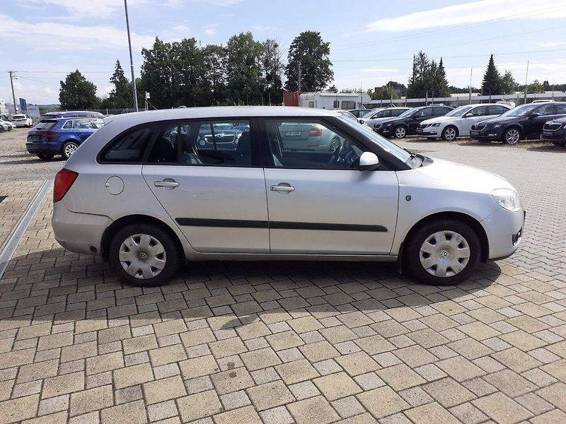 Škoda Fabia (2008) 1.2 HTP LPG - fotka 3 z 36