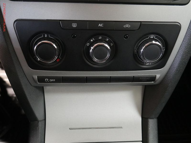 Škoda Octavia (2012) 1.6 TDI, ČR, AC, TZ, temp - fotka 16 z 17