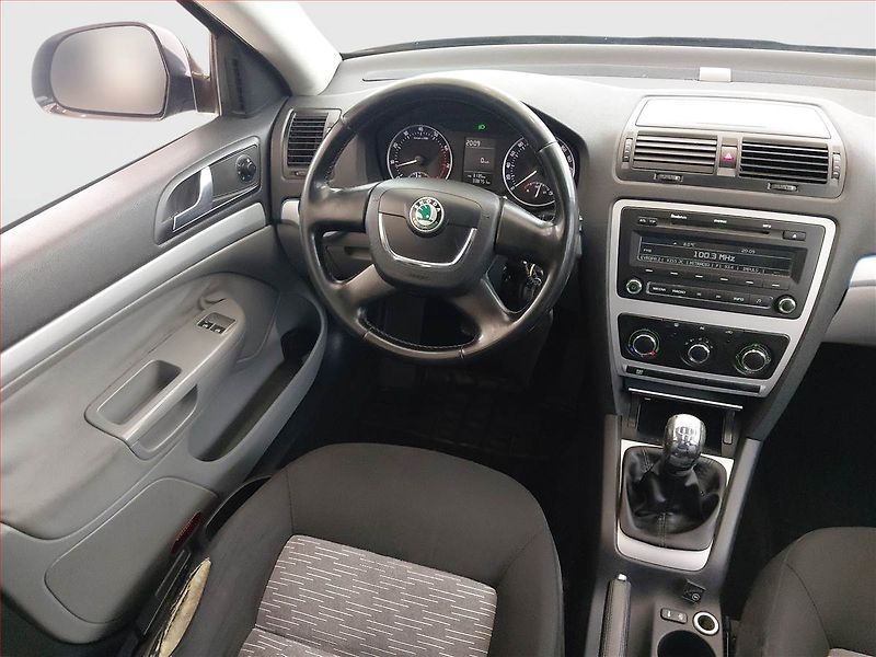Škoda Octavia (2009) Ambiente 1.6, LPG - fotka 7 z 15