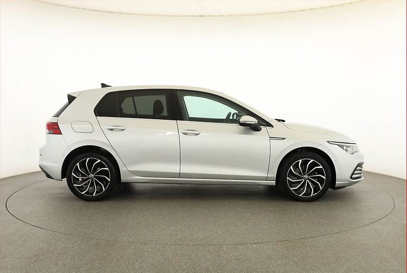 Volkswagen Golf (2024) 1.5 eTSI - fotka 6 z 20
