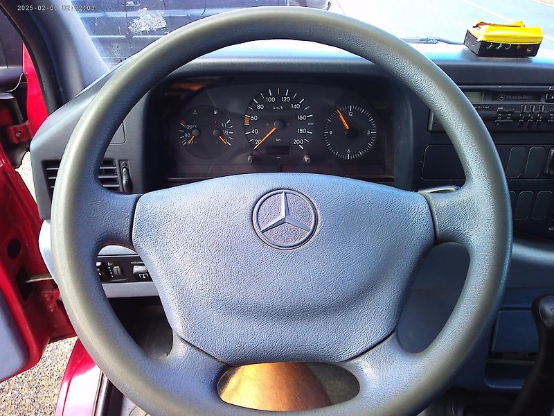Mercedes-Benz Sprinter 208D, 58 kW, 9 míst, nová STK - fotka 17 z 23