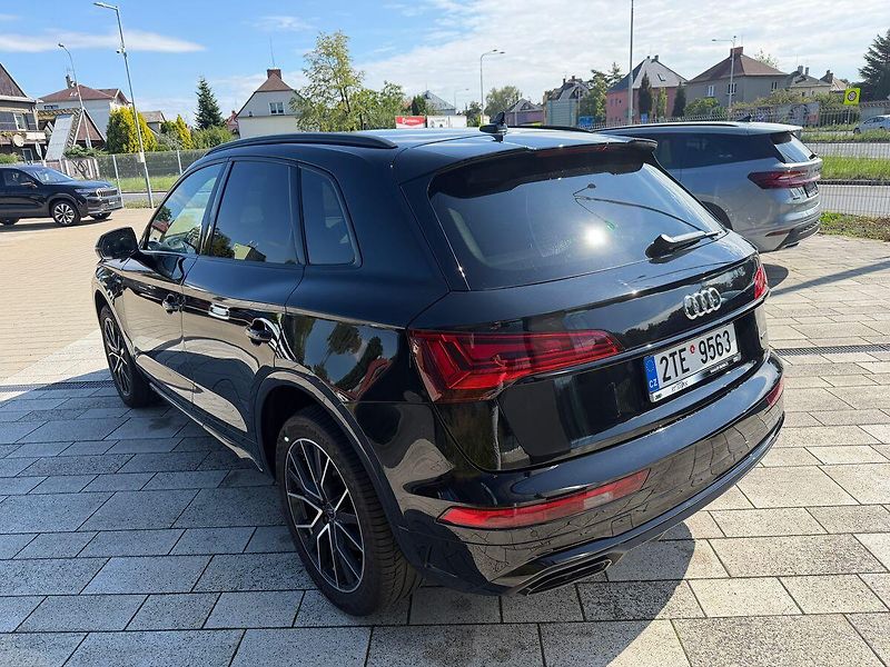 Audi Q5 S-line  2.0TDI 150kW Quattro S - fotka 3 z 23
