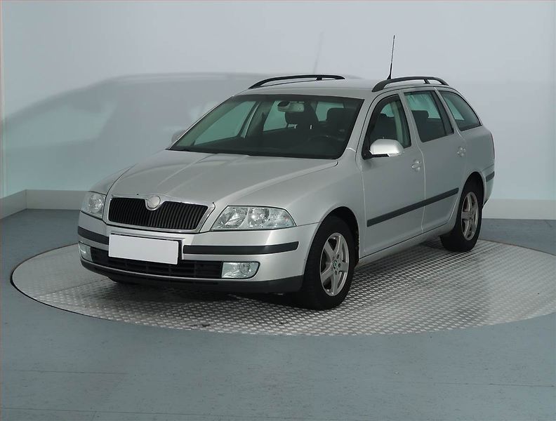 Škoda Octavia (2007) Ambiente 2.0 TDI, Automat - fotka 2 z 14