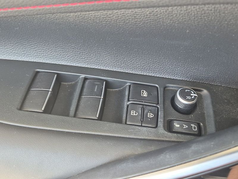 Toyota Corolla TS 1,8 HEV GR Sport Dynamic - fotka 22 z 27