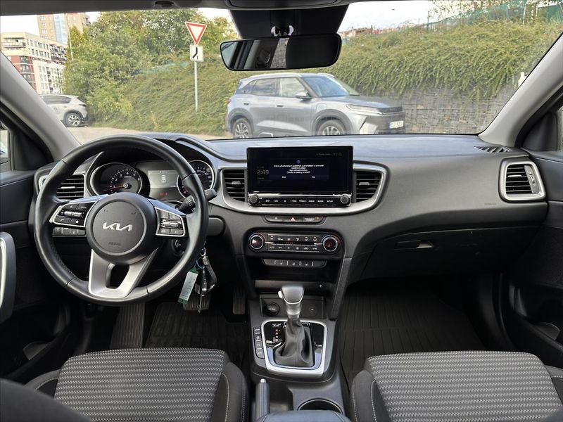 Kia Ceed 1,5 TGDi AT TOP ZÁRUKA CARPLAY - fotka 9 z 42