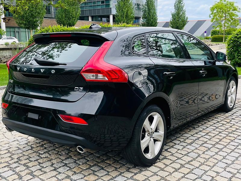 Volvo V40 2.0D3 5VÁLEC MANUÁL 1MAJITEL - fotka 12 z 41