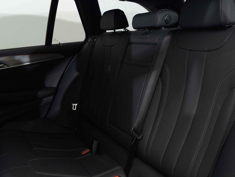 BMW Řada 5 520d xDrive - fotka 20 z 20