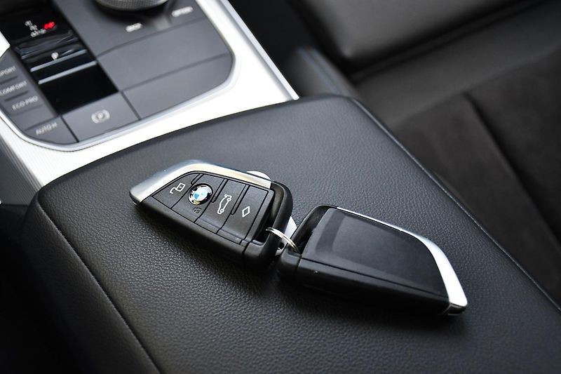 BMW Řada 3 320d xDrive M-SPORT 1M ČR - fotka 39 z 40