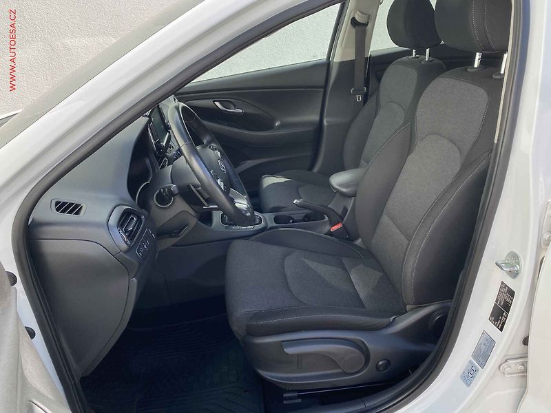 Hyundai i30 (2022) 1.6 CRDi, ČR, AT, LED - fotka 9 z 18