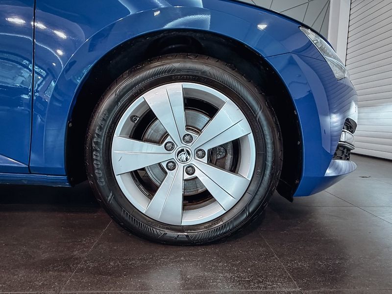 Škoda Superb 2.0 TDI 110kW Style Combi - fotka 30 z 30