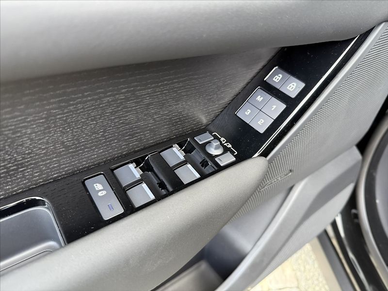 Land Rover Range Rover Velar (2026) 2,0 S D200 - fotka 10 z 20