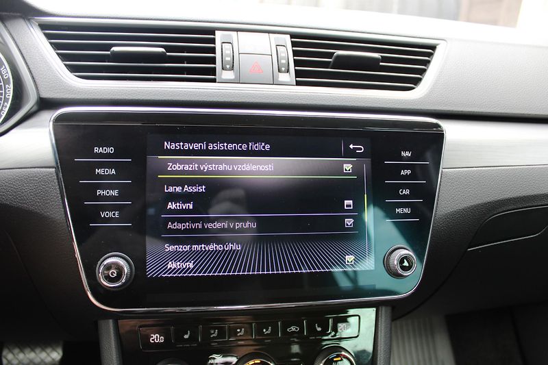 Škoda Superb (2018) 2,0TDI KŮŽE NAVI KLIMA  ALU 19 - fotka 22 z 44