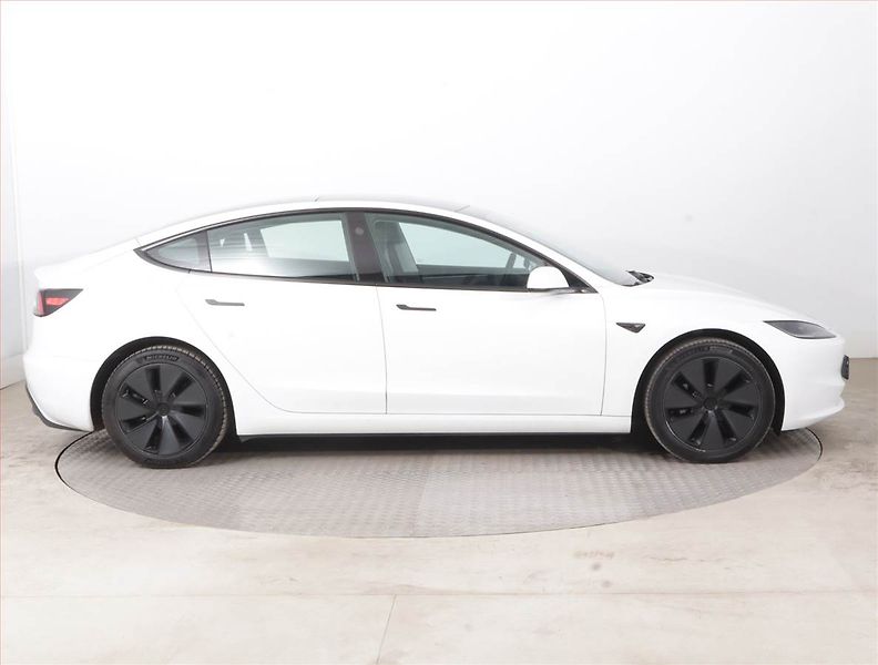 Tesla Model 3 (2023) Standard Range LFP, SoH 94% - fotka 6 z 22