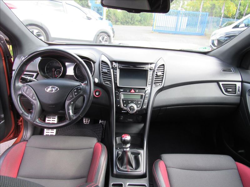 Hyundai i30 1,6 Turbo 137kW - fotka 11 z 35